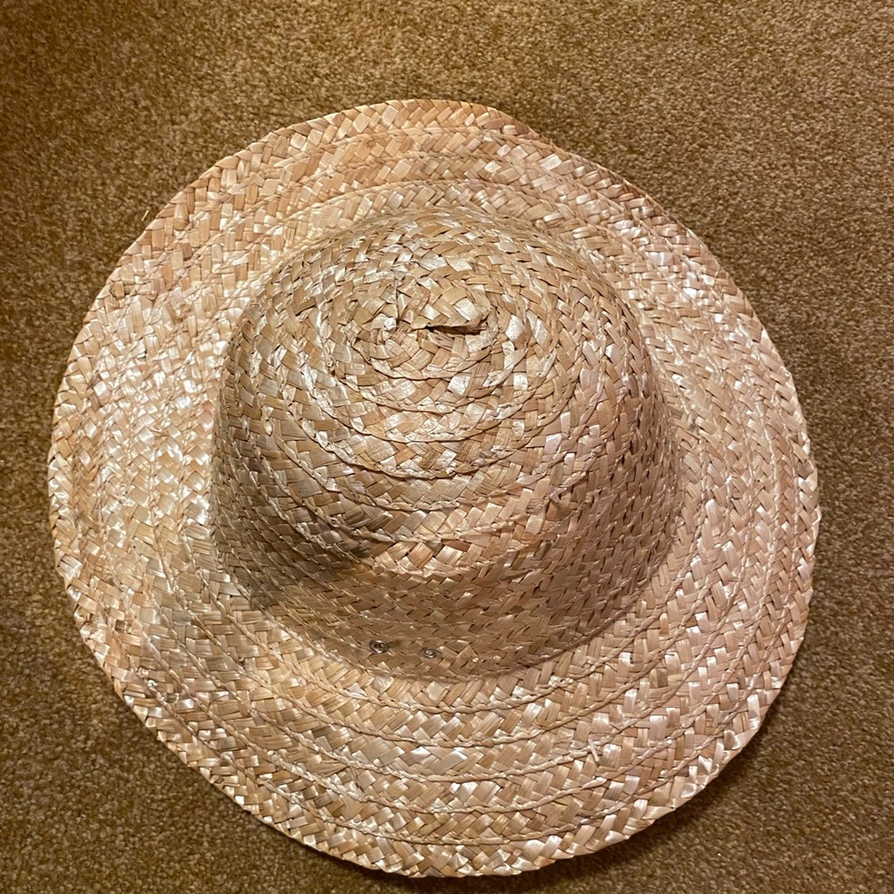 Straw weaved hat